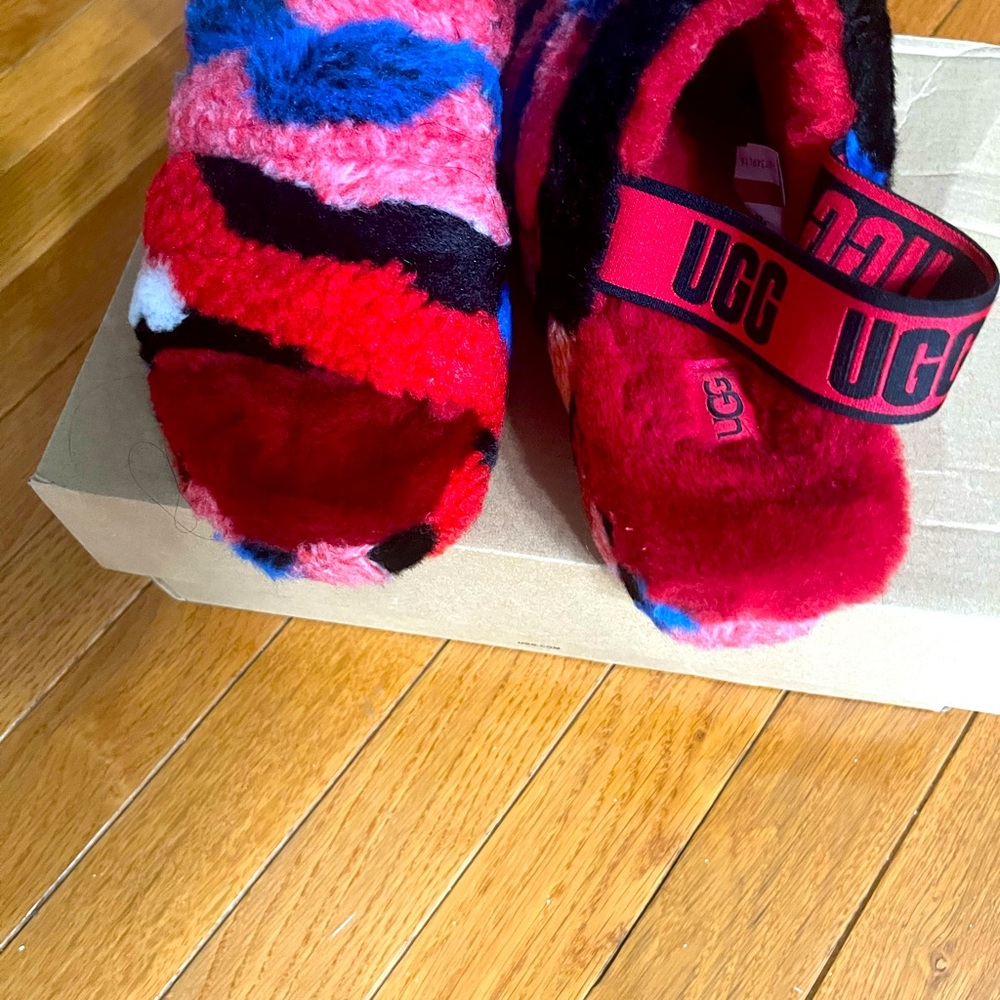 Ugg Clog Worn Once And Is Like New . The Box Is A… - image 4